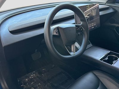 2025 Tesla Model 3 - Photo 9