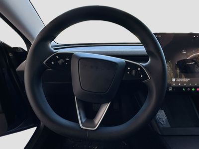 2025 Tesla Model 3 - Photo 10