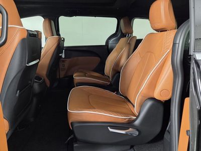 2026 Chrysler Pacifica — photo 11 view