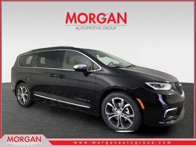 2026 Chrysler Pacifica Pinnacle in Black — front three-quarter view
