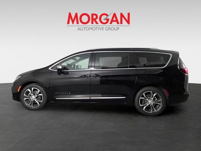 2026 Chrysler Pacifica — photo 7 view