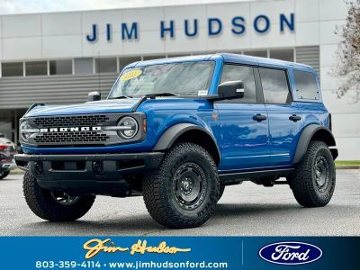 2025 Ford Bronco Badlands in Blue Metallic — front three-quarter view