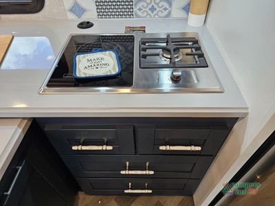 2024 Winnebago Adventurer - Photo 24