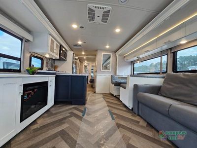 2024 Winnebago Adventurer - Photo 10