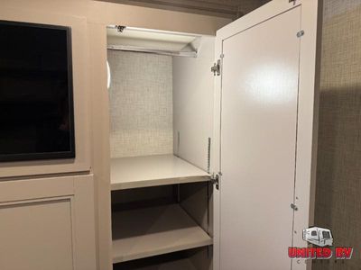 2023 Thor Motor Coach Pasadena - Photo 21
