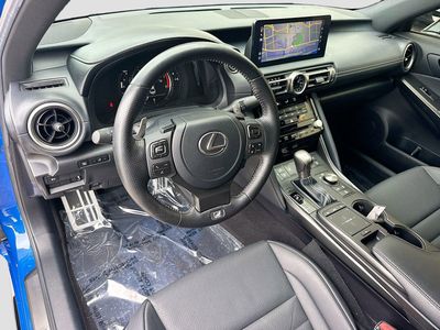 2021 Lexus IS - Photo 9