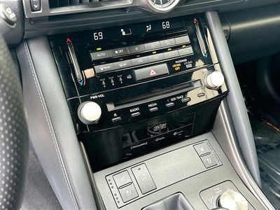 2021 Lexus IS - Photo 14