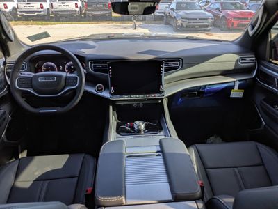 2026 Jeep Grand Wagoneer - Photo 17