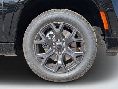 2026 Jeep Grand Wagoneer - Photo 10