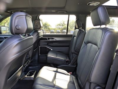 2026 Jeep Grand Wagoneer - Photo 15