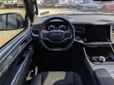 2026 Jeep Grand Wagoneer - Photo 18