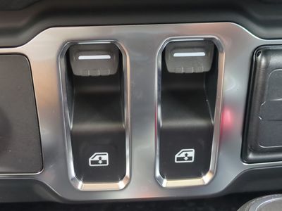 2026 Jeep Wrangler - Photo 25