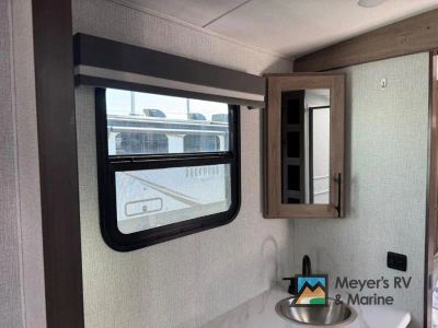 2023 Grand Design Imagine - Photo 18
