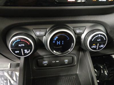 2025 Hyundai Venue — photo 17 view