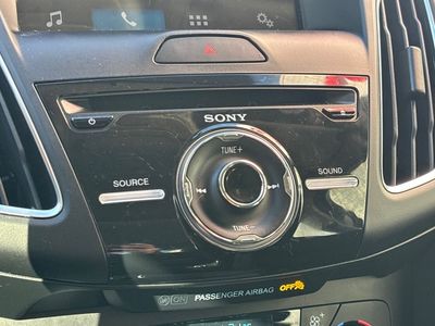 2018 Ford Focus — photo 11 view