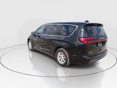 2023 Chrysler Pacifica — detail view