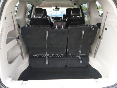 2023 Chrysler Pacifica — photo 11 view