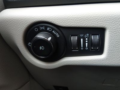 2023 Chrysler Pacifica — photo 13 view