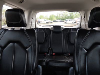 2023 Chrysler Pacifica — photo 17 view