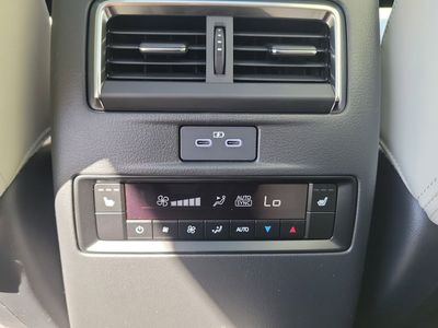 2026 Mazda CX-90 PHEV — photo 16 view