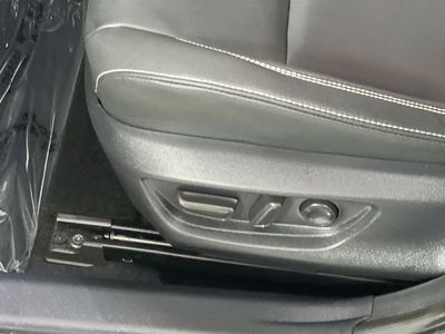 2025 Toyota Camry - Photo 13