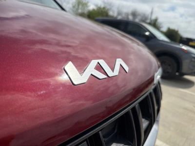 2023 Kia Carnival - Photo 2