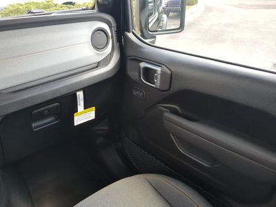 2026 Jeep Wrangler — photo 18 view