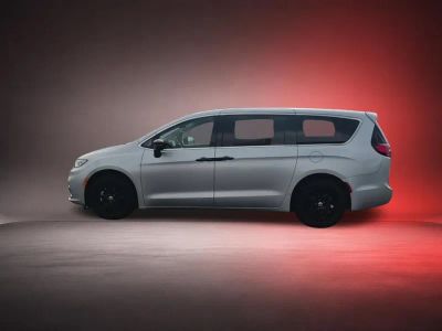 2024 Chrysler Pacifica — detail view