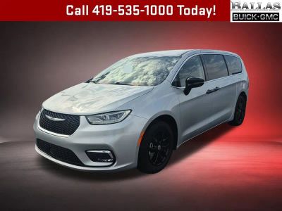 2024 Chrysler Pacifica Touring L in Silver — front three-quarter view