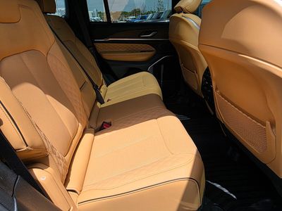 2025 Jeep Grand Cherokee - Photo 13