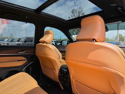 2025 Jeep Grand Cherokee - Photo 12