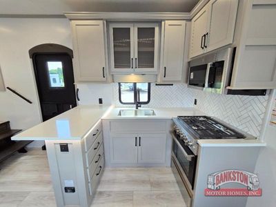 2026 Montana High Country 377FL - Photo 10