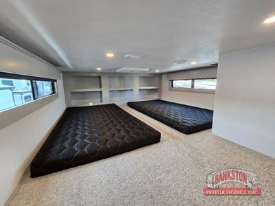 2026 Montana High Country 377FL - Photo 34