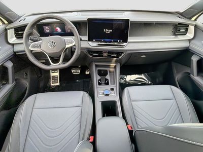 2026 Volkswagen Tiguan — photo 15 view