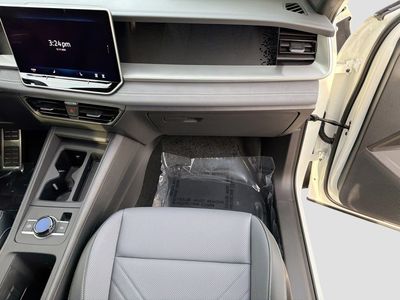 2026 Volkswagen Tiguan — photo 17 view