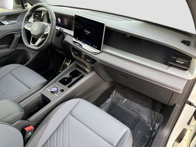 2026 Volkswagen Tiguan — photo 13 view