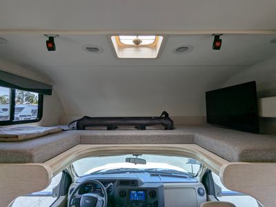 2025 Thor Motor Coach Four Winds — photo 20 view
