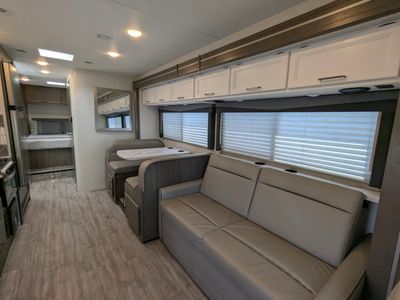 2025 Thor Motor Coach Four Winds — photo 12 view