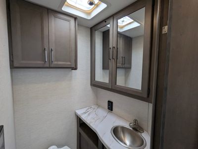 2025 Thor Motor Coach Four Winds — photo 11 view