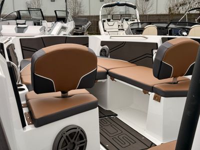 2025 Scarab 255 Open LX - Photo 19