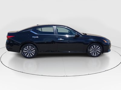 2025 Nissan Altima — photo 8 view