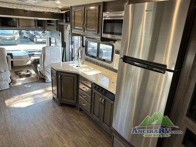 2018 Fleetwood RV Bounder - Photo 12