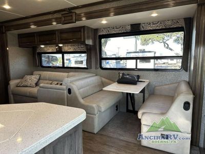 2018 Fleetwood RV Bounder - Photo 7
