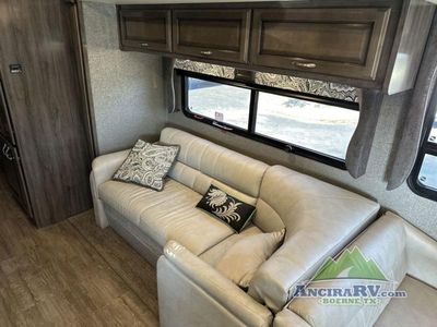 2018 Fleetwood RV Bounder - Photo 9