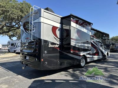 2018 Fleetwood RV Bounder - Photo 3