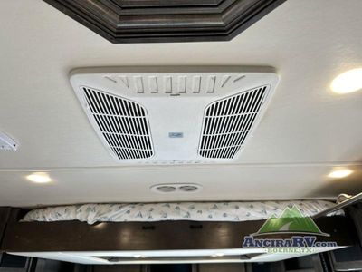 2018 Fleetwood RV Bounder - Photo 15