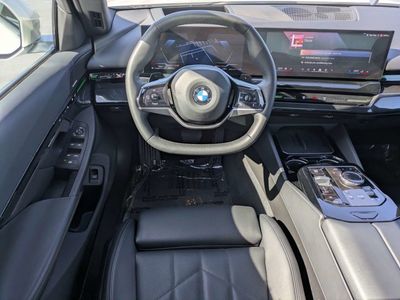 2025 BMW 5 Series — photo 13 view