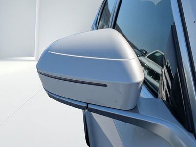 2025 BMW 5 Series — photo 10 view