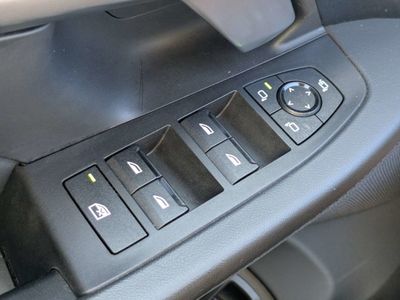 2025 BMW 5 Series — photo 21 view