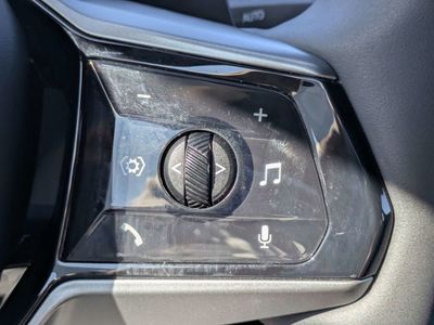 2025 BMW 5 Series — photo 19 view